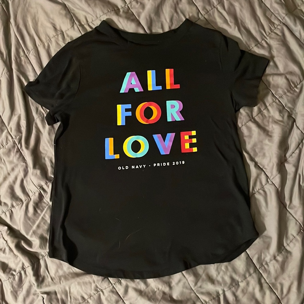 Women’s Medium Old Navy 2019 Pride Graphic T-Shirt